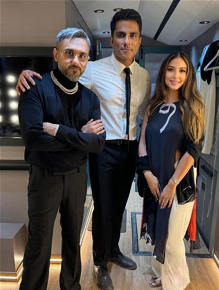 Yo Yo Honey Singh calls Sonu Sood ‘pride of Punjab'