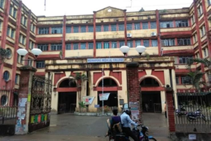 Doctors in Bengal hospital on hunger strike in protest against suspension of 12 colleagues