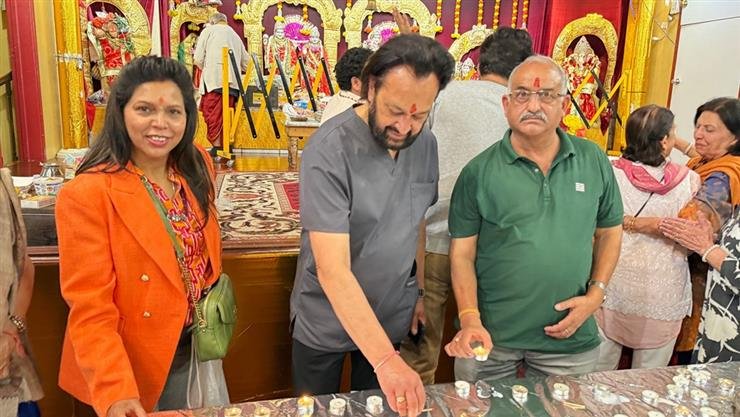 USA-based Indian community members held candlelight vigil ay Fremont Hindu Temple