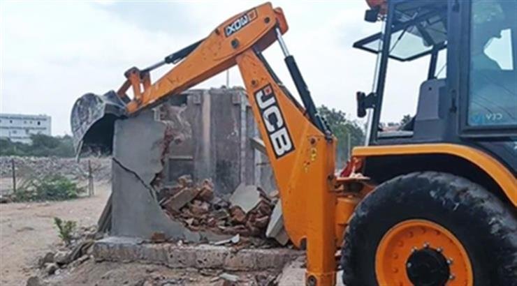Demolition drive launched in Gujarat's Jamnagar
