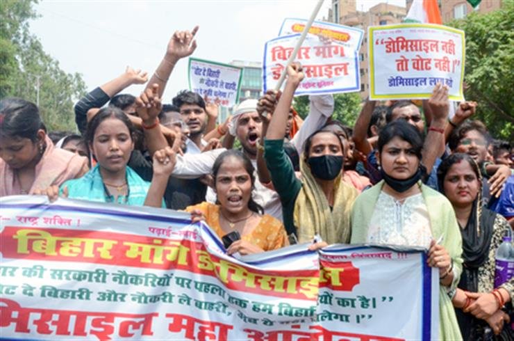 Students protest in Patna, demand domicile policy in govt jobs