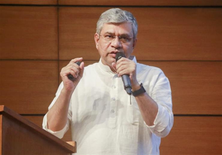 Mobile exports show robust growth in FY26, reach $5.5 billion in April-May: Minister