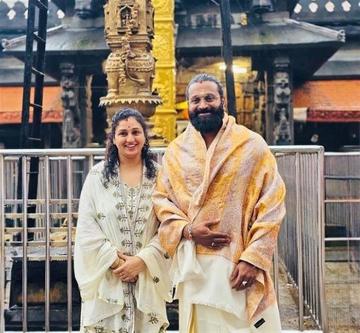 Rishab Shetty offers prayers at the Kollur Shri Mookambika Devi Temple with wife Pragathi Shetty