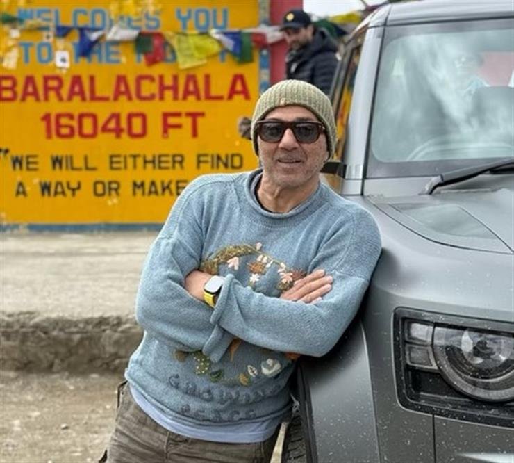 Sunny Deol flaunts a fresh clean-shaven look as he relaxes at a mountain getaway after wrapping up ‘Border 2'