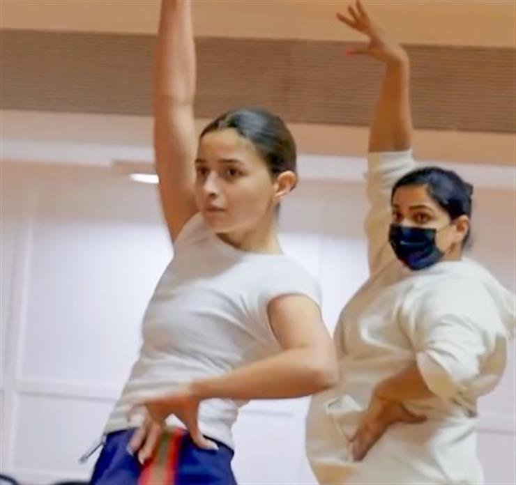 Alia Bhatt's reliving ‘Dhindhora Baje Re' memories: My heart is so full today