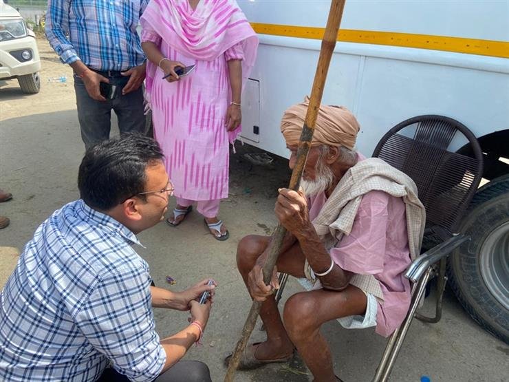 100-Year-Old Bachan Singh Rescued Safely from Flood-Hit Sultanpur Lodhi Village