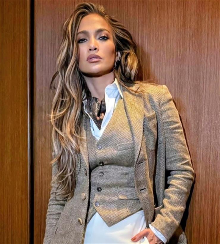 Jennifer Lopez says family keeps her grounded