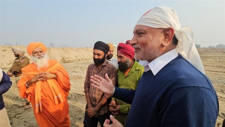 NRIs from England Donate Ôé╣25 Lakh for Flood-Hit Farmers of Baupur Mand Area