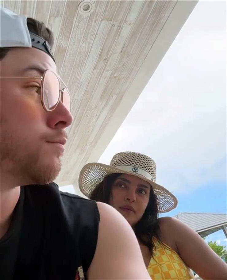 Nick Jonas grooves on Priyanka Chopra-Sunil Grover's trending track: 'My brain every five seconds'