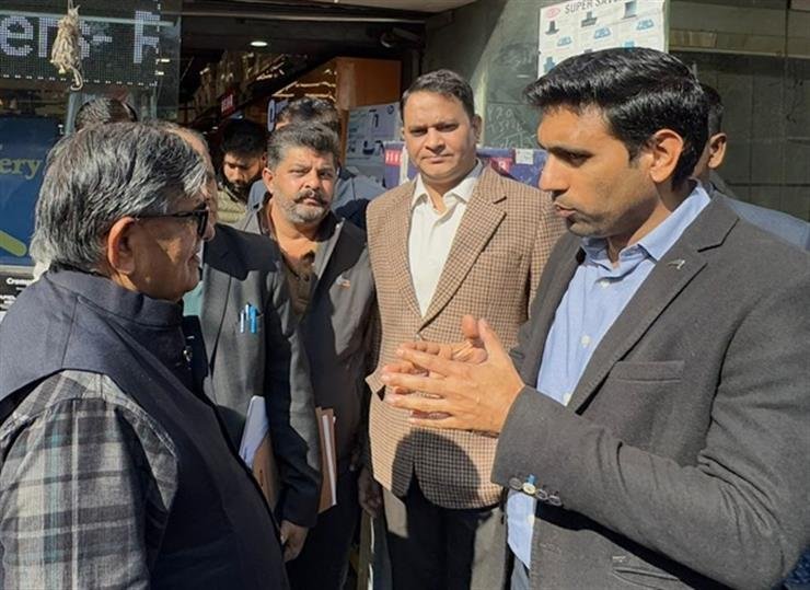 Governor Punjab conducts a surprise visit to Industrial Area;