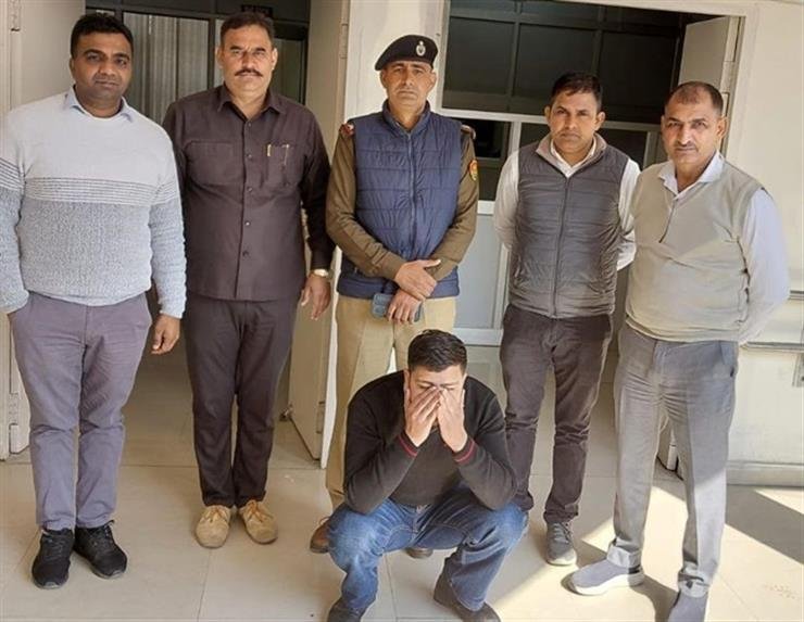 Accused committing fraud of Rs. 60.50 lakhs through fake stock trading advertisement on Facebook arrested.