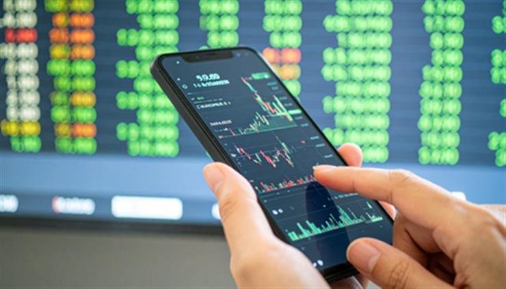 Maintain dynamic equity allocation as trade deals improve earnings visibility: Report