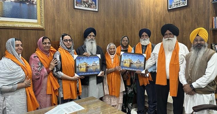 Sikh delegation from America meets SGPC President Advocate Dham