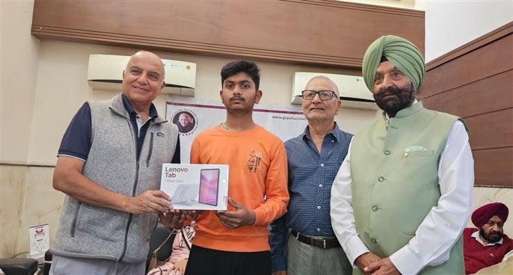 Gopa Foundation provides Rs 1.5 lakh to Guru Nanak Khalsa School-30 for needy students