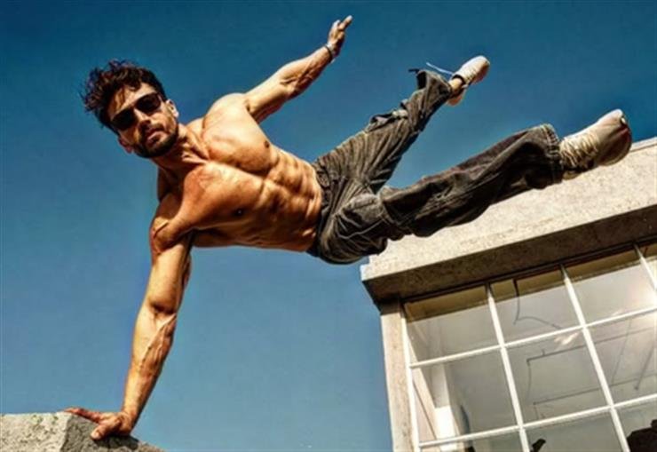 Tiger Shroff shares shirtless pic flaunting six-pack abs, expresses gratitude for birthday love