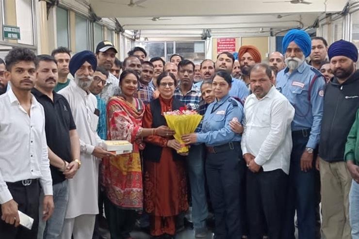 Dr. Ravneet Kaur, the newly appointed Director Principal of GMCH-32, assured to resolve the problems of contract workers.