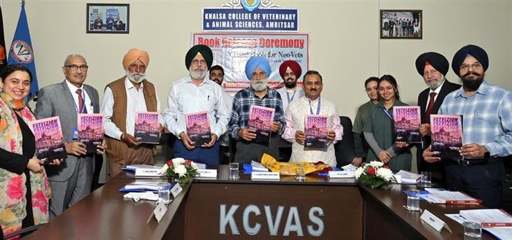 A Hand Book for Neo-Vets and a Student Magazine Vet Vizion Released at KCVAS