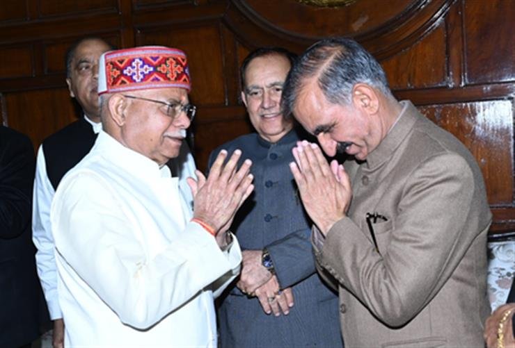 Himachal CM accords warm send-off to Guv Shukla ÔÇï