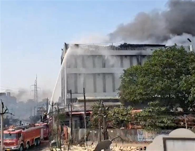 Gujarat: Major fire, explosions at chemical warehouse in Surat, no casualties reportedÔÇï